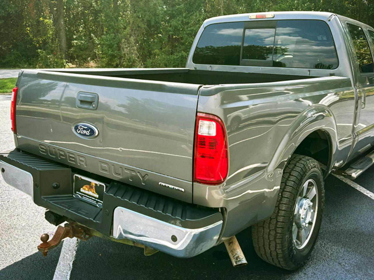 Ford Super Duty F-250 SRW 2WD Crew Cab 156" Lariat 2012