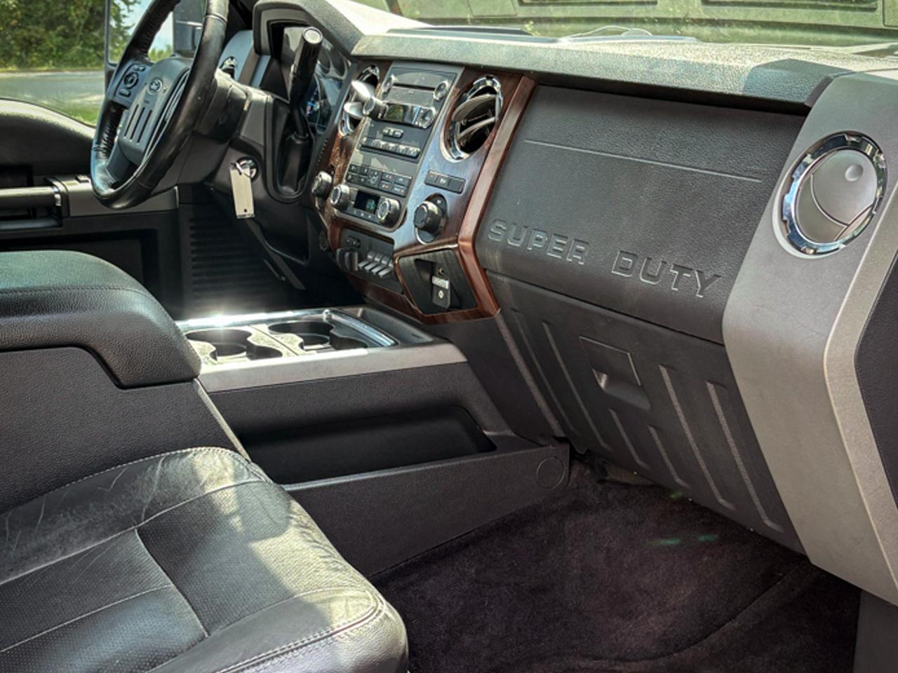 Ford Super Duty F-250 SRW 2WD Crew Cab 156" Lariat 2012