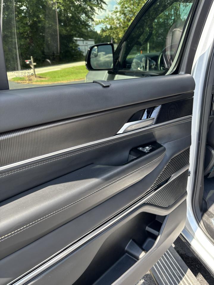 Jeep Grand Wagoneer L  2024