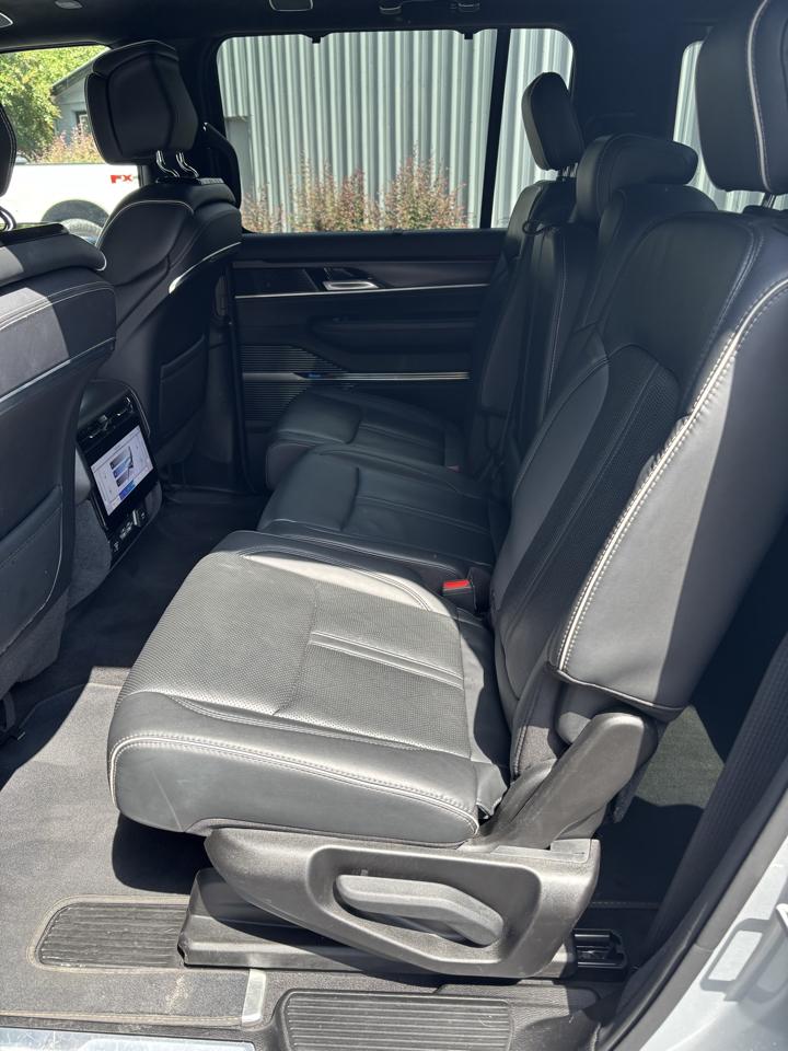 Jeep Grand Wagoneer L  2024