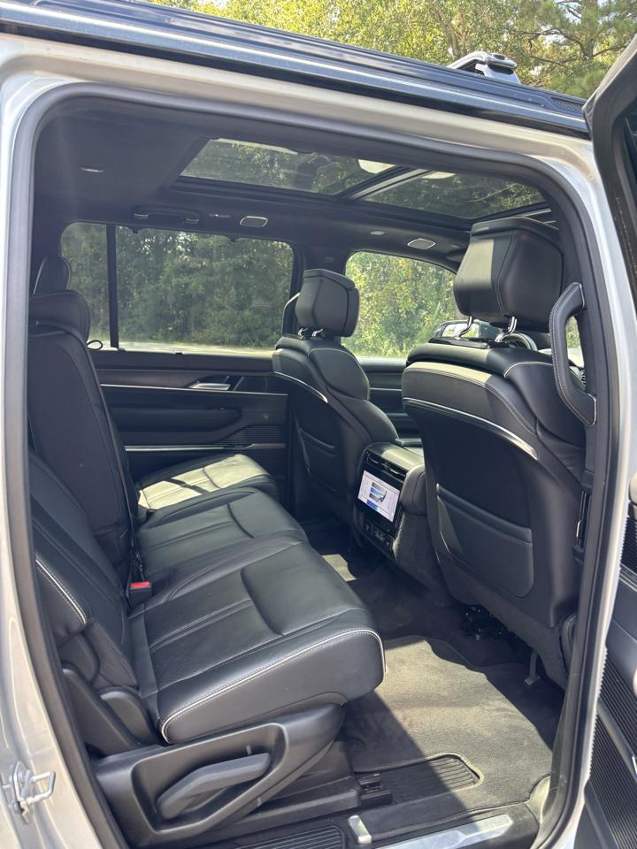 Jeep Grand Wagoneer L  2024