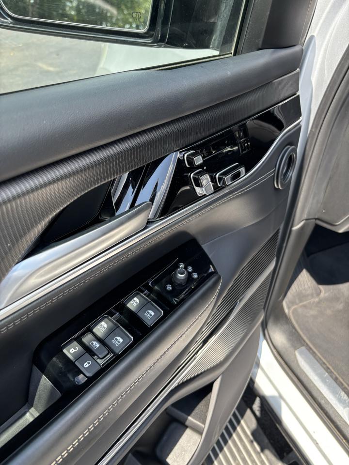 Jeep Grand Wagoneer L  2024