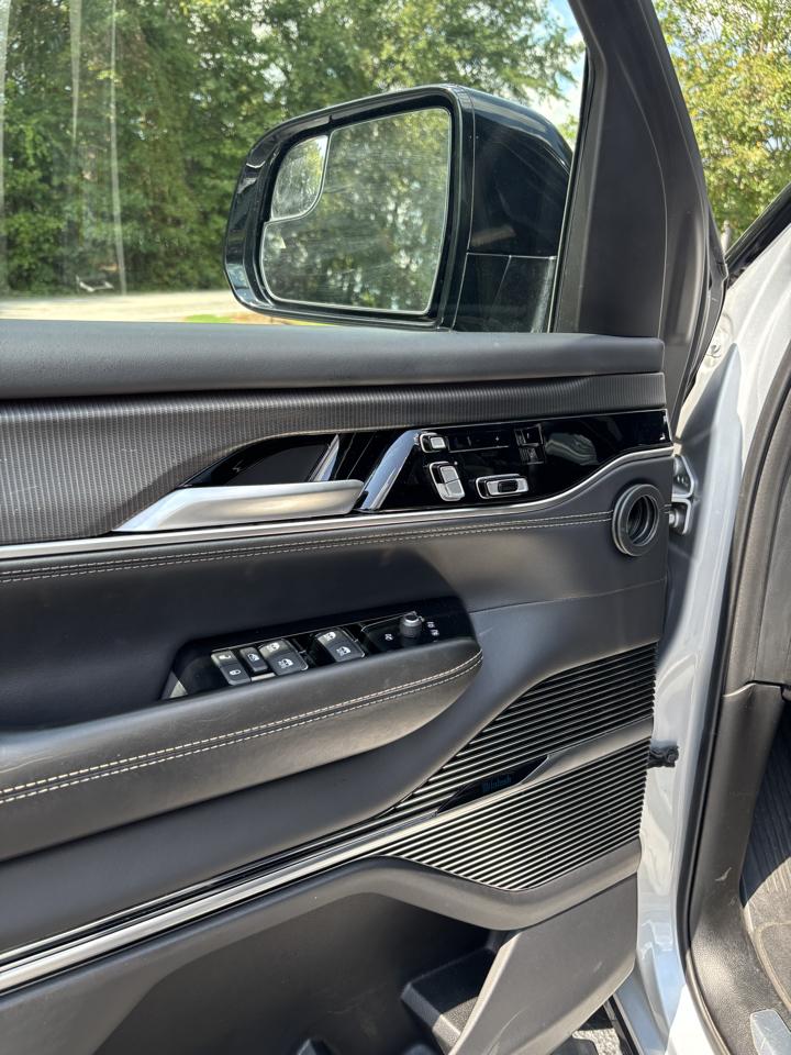 Jeep Grand Wagoneer L  2024
