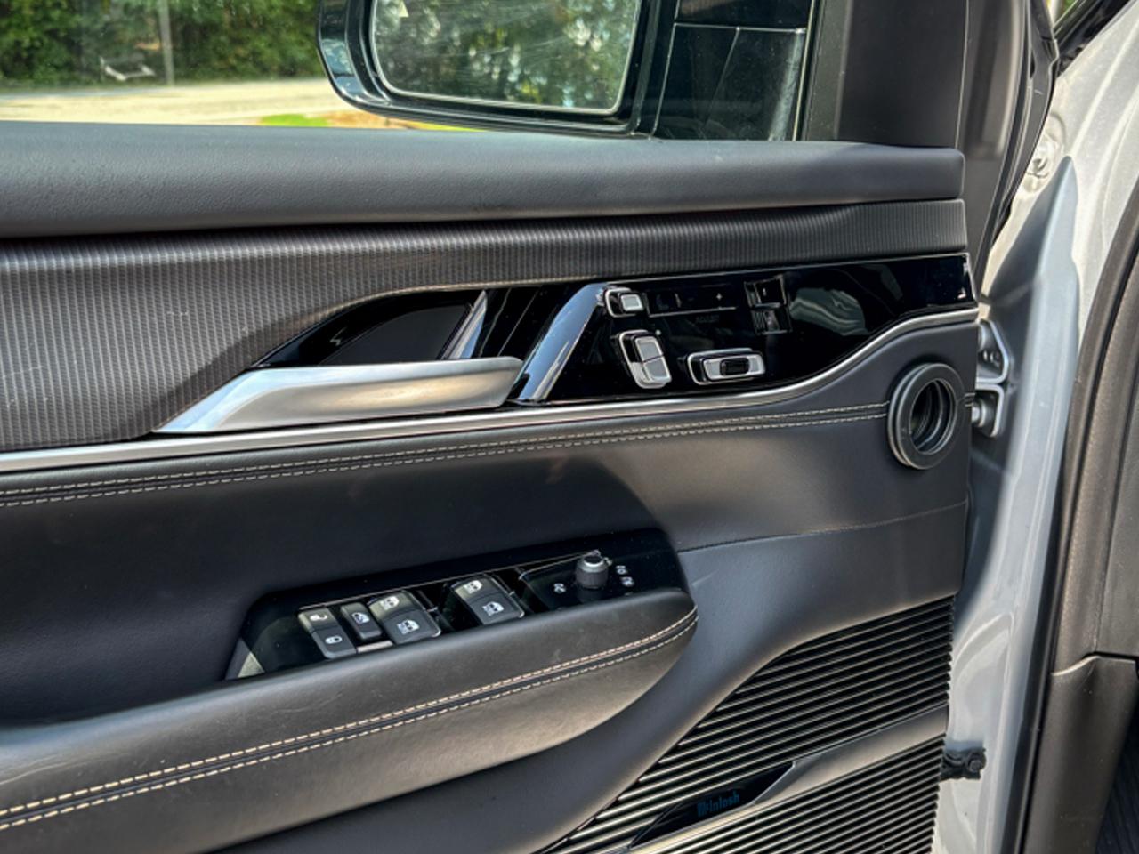 Jeep Grand Wagoneer L  2024