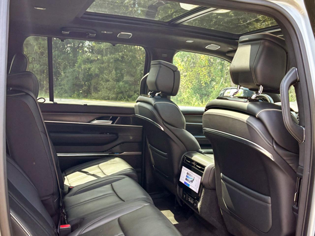 Jeep Grand Wagoneer L  2024