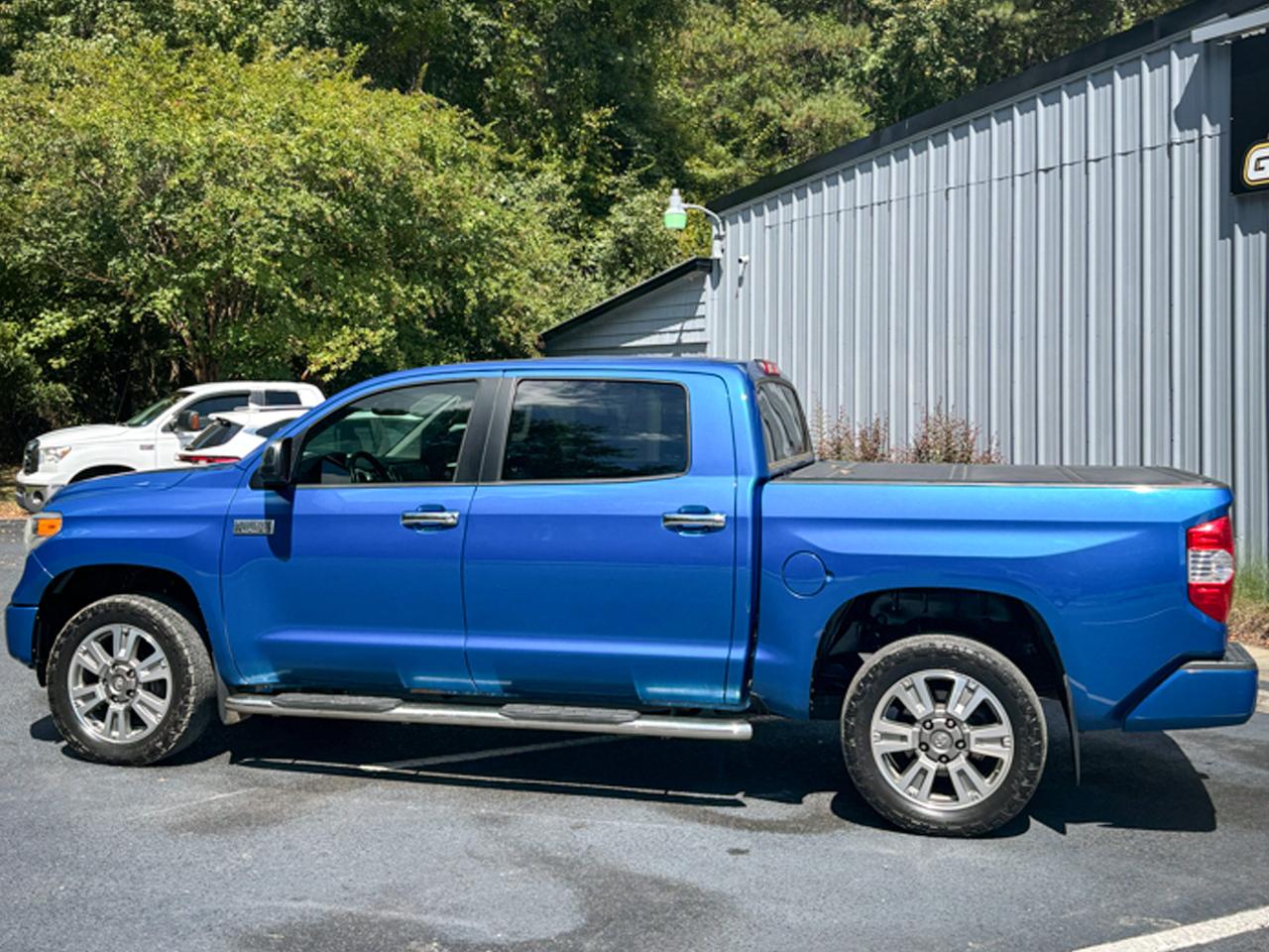 Toyota Tundra 4WD Platinum CrewMax 5.5' Bed 5.7L FFV (Natl) 2017