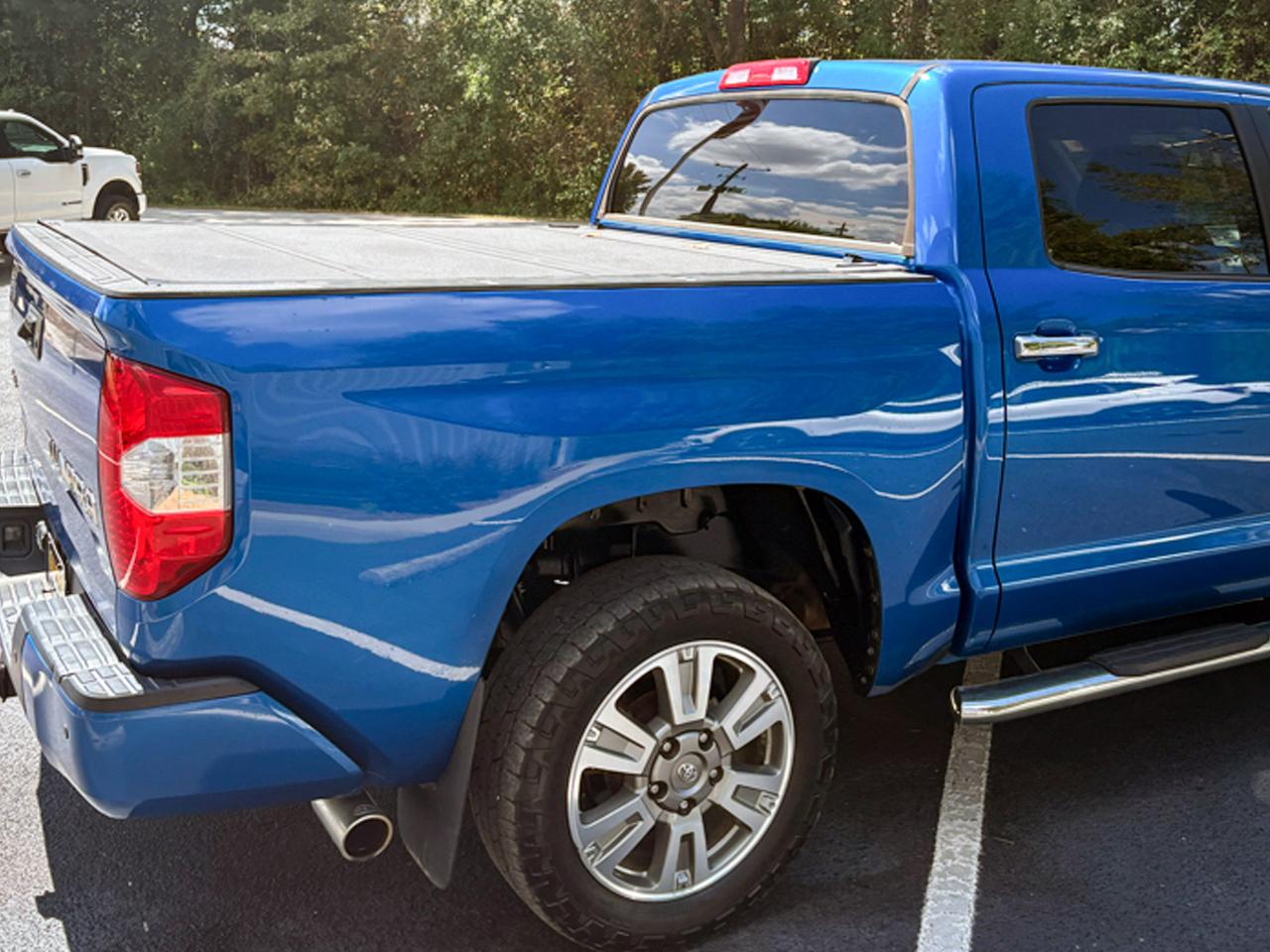 Toyota Tundra 4WD Platinum CrewMax 5.5' Bed 5.7L FFV (Natl) 2017