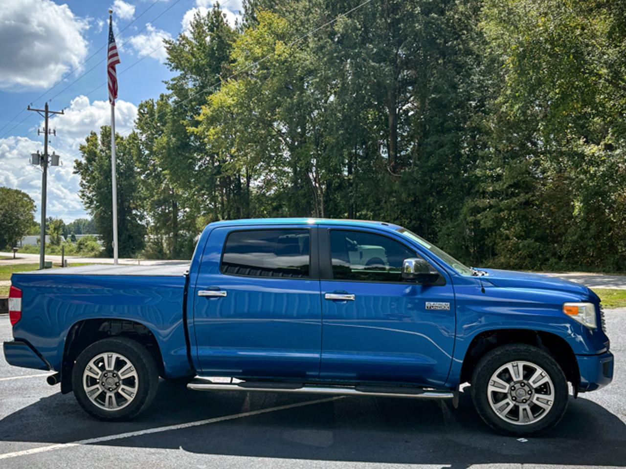 Toyota Tundra 4WD Platinum CrewMax 5.5' Bed 5.7L FFV (Natl) 2017