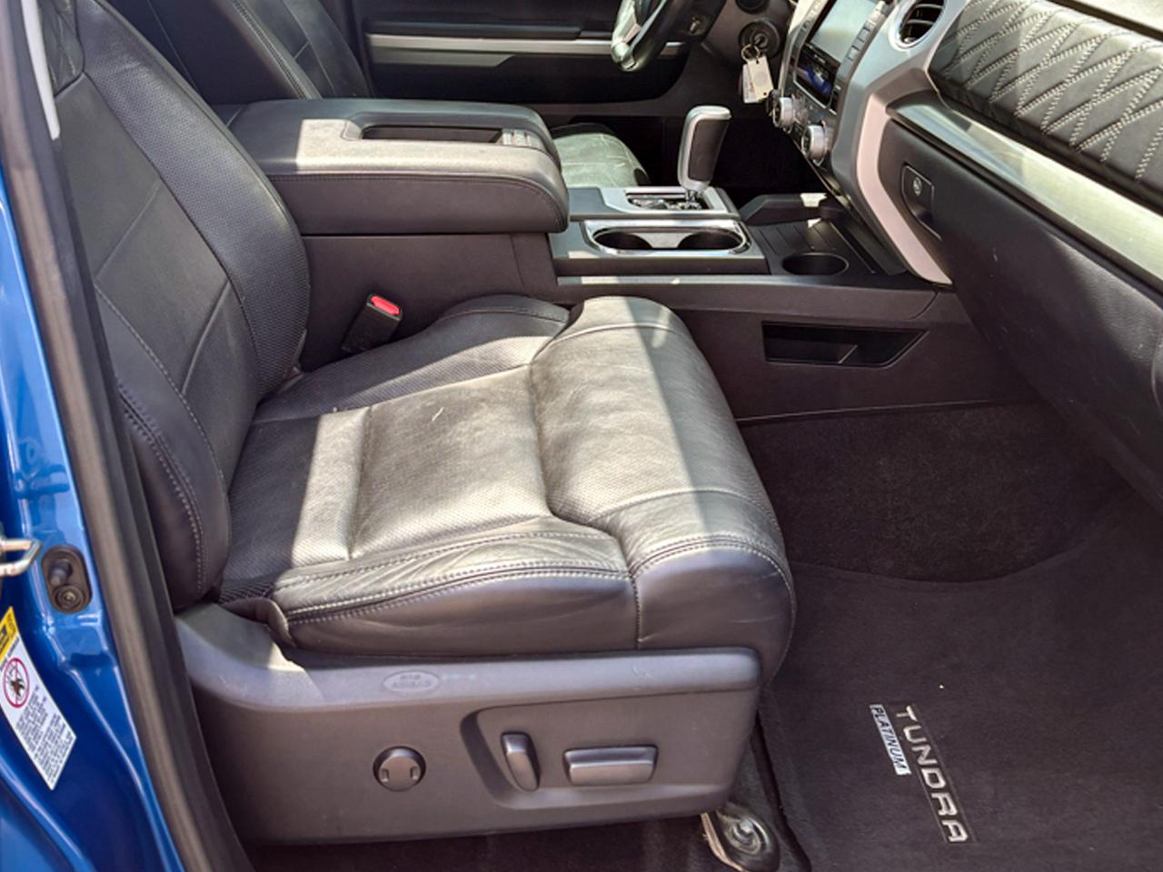 Toyota Tundra 4WD Platinum CrewMax 5.5' Bed 5.7L FFV (Natl) 2017