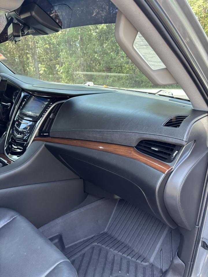 Cadillac Escalade 4WD 4dr Luxury 2019