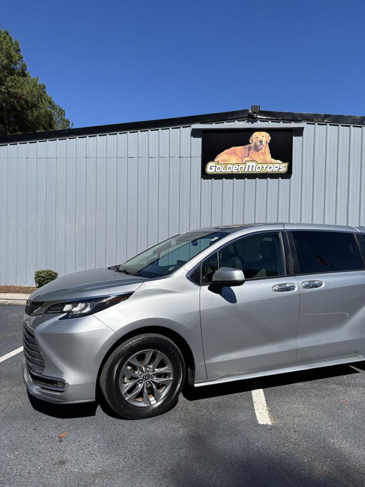 Toyota Sienna XLE FWD 7-Passenger (Natl) 2022