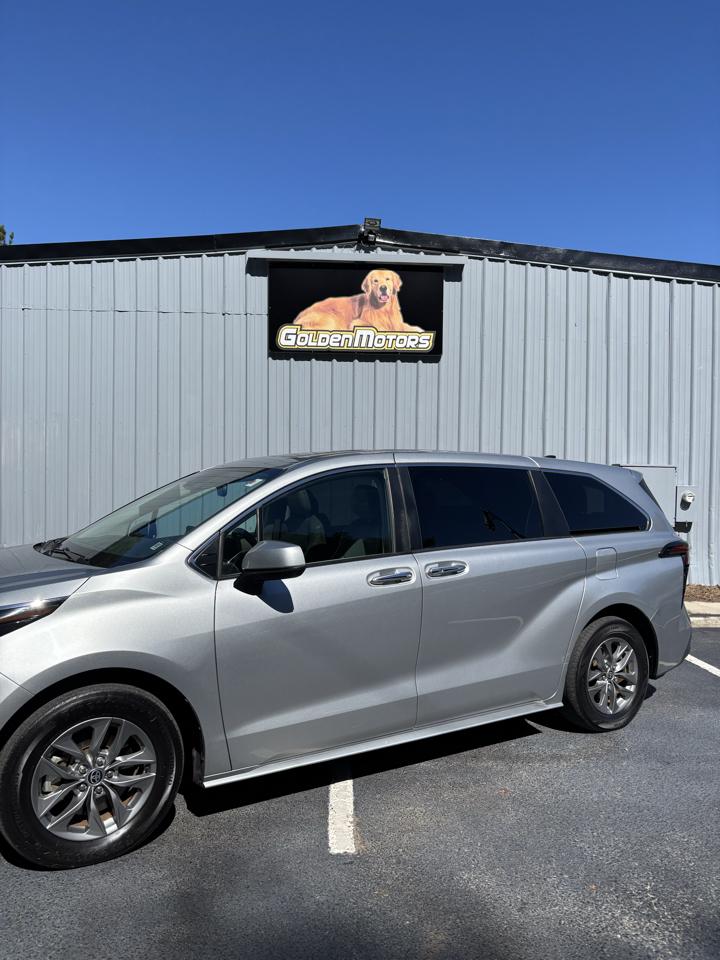 Toyota Sienna XLE FWD 7-Passenger (Natl) 2022