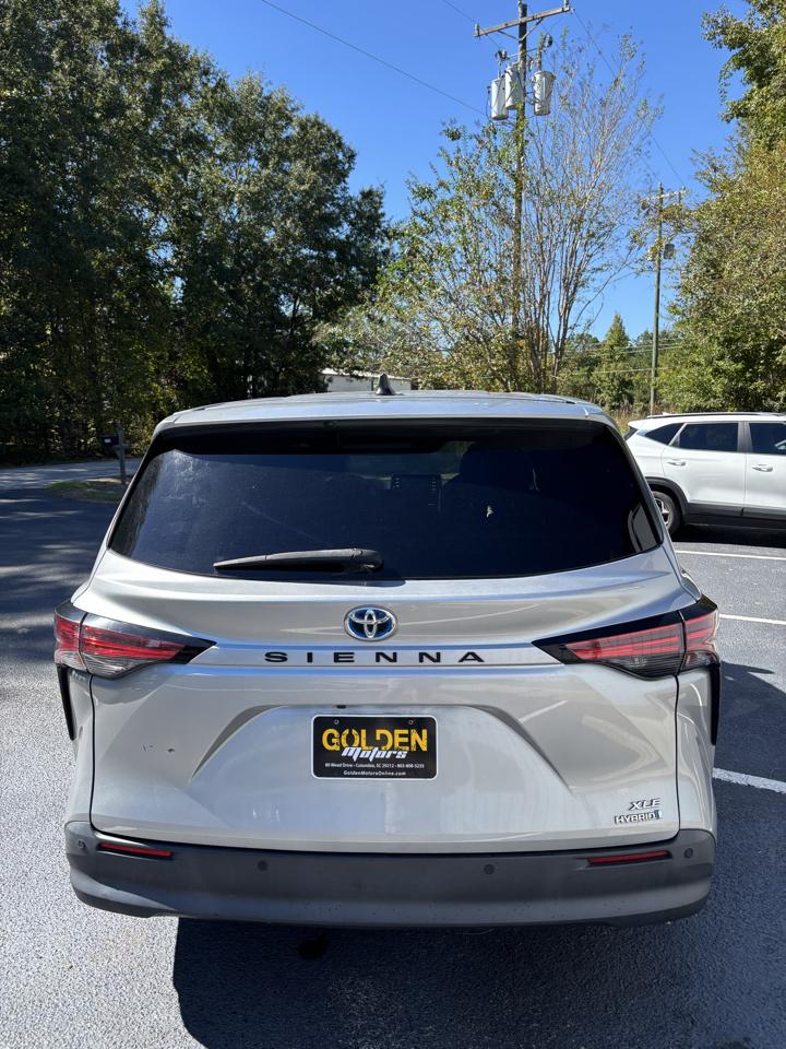 Toyota Sienna XLE FWD 7-Passenger (Natl) 2022