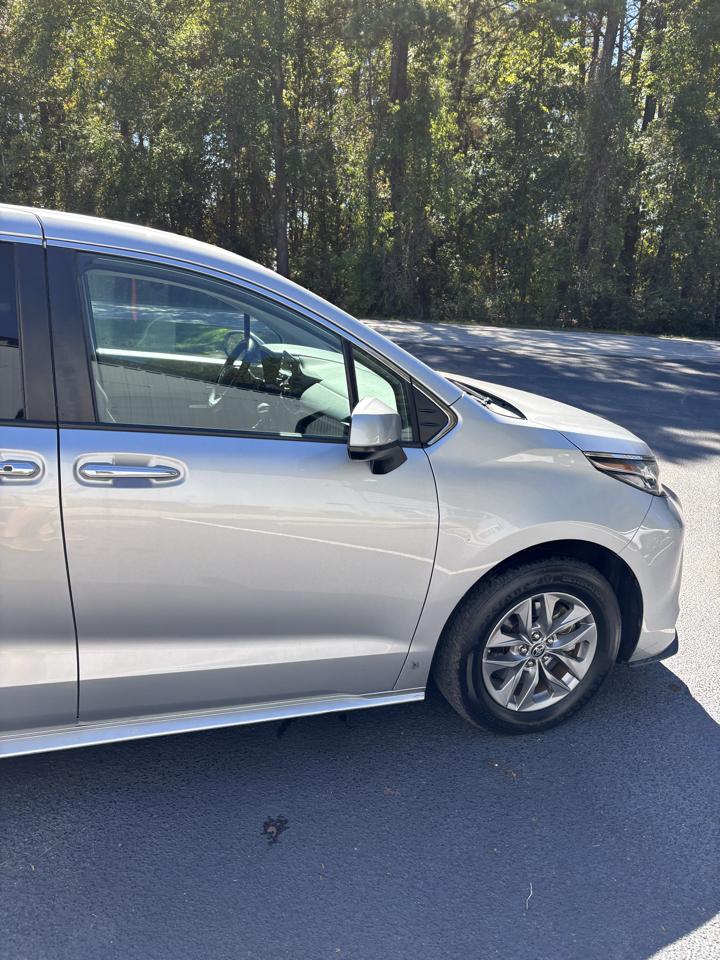 Toyota Sienna XLE FWD 7-Passenger (Natl) 2022