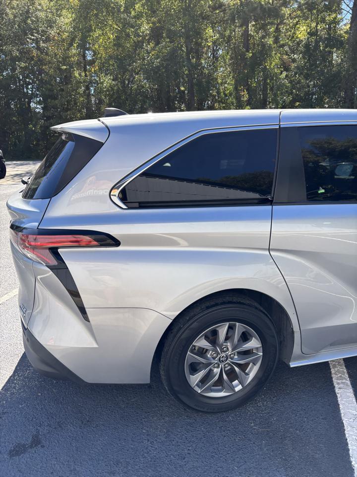 Toyota Sienna XLE FWD 7-Passenger (Natl) 2022
