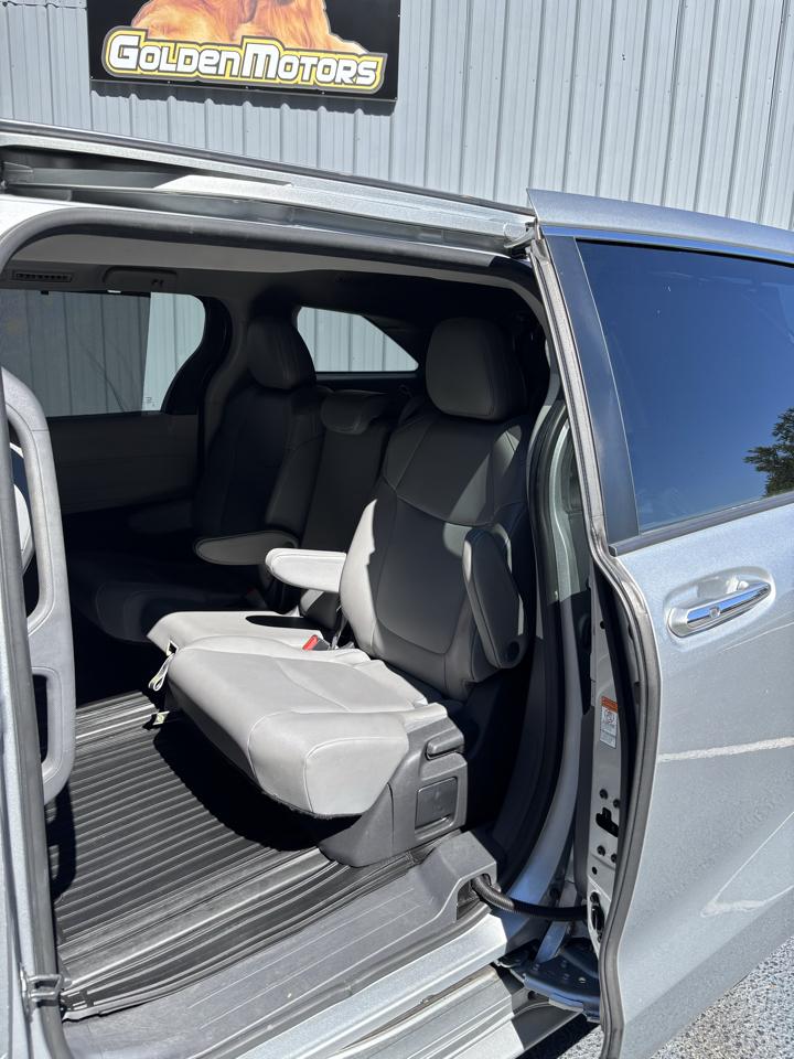 Toyota Sienna XLE FWD 7-Passenger (Natl) 2022