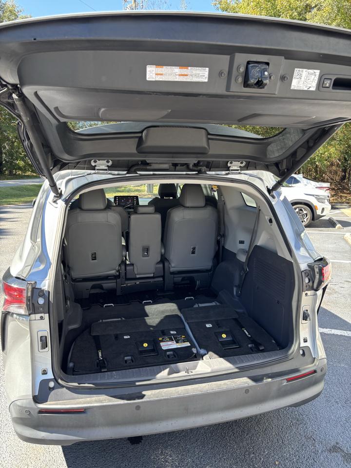 Toyota Sienna XLE FWD 7-Passenger (Natl) 2022