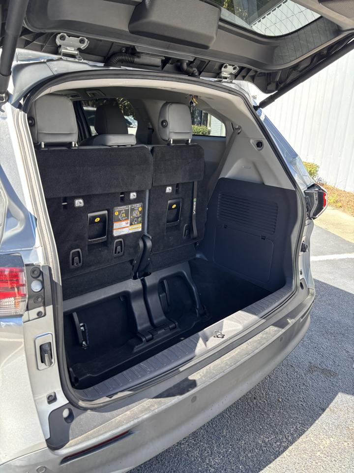 Toyota Sienna XLE FWD 7-Passenger (Natl) 2022