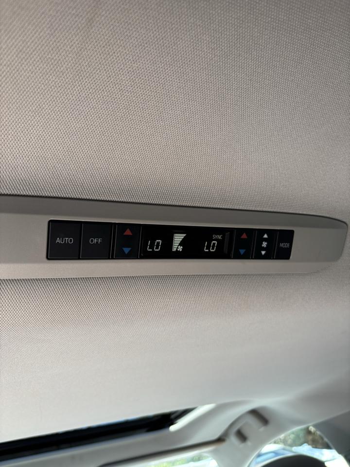 Toyota Sienna XLE FWD 7-Passenger (Natl) 2022