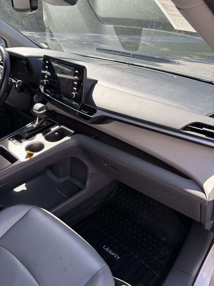 Toyota Sienna XLE FWD 7-Passenger (Natl) 2022