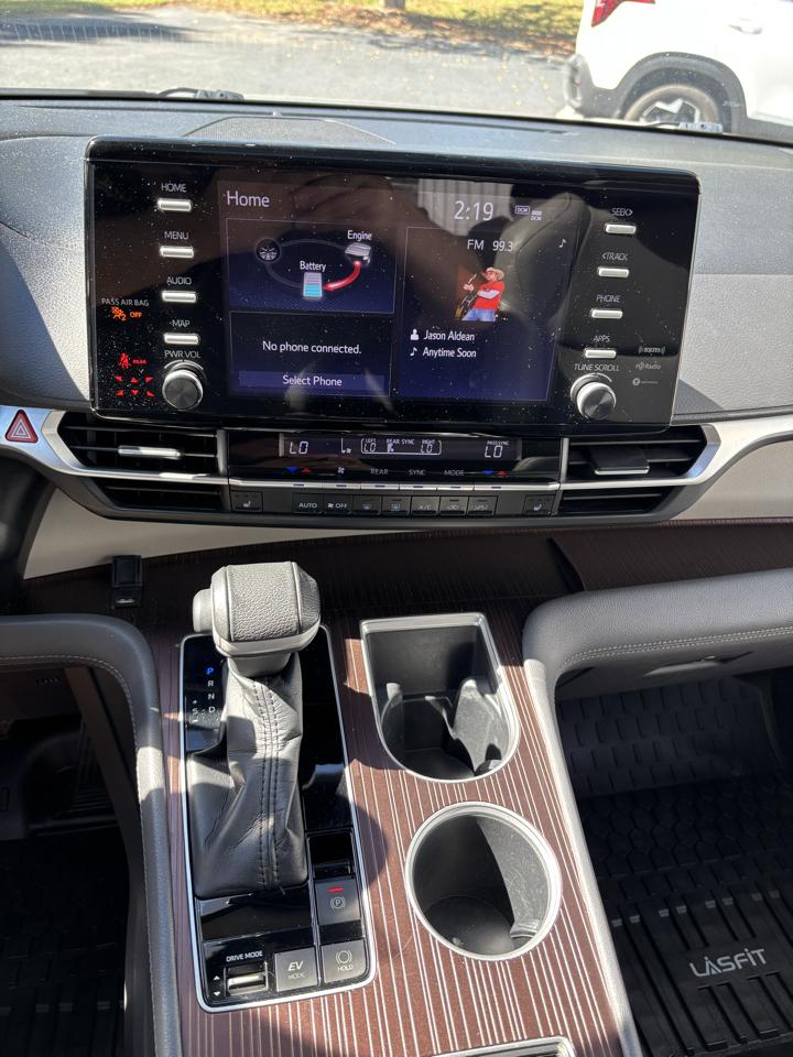 Toyota Sienna XLE FWD 7-Passenger (Natl) 2022