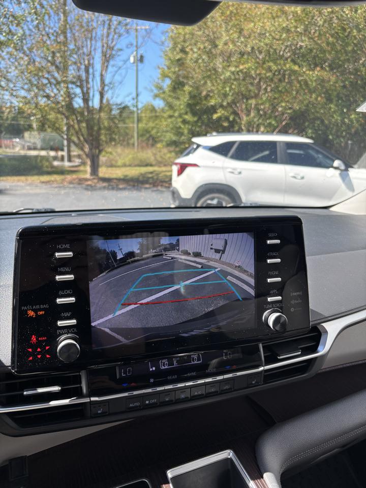 Toyota Sienna XLE FWD 7-Passenger (Natl) 2022