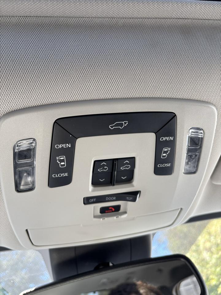 Toyota Sienna XLE FWD 7-Passenger (Natl) 2022