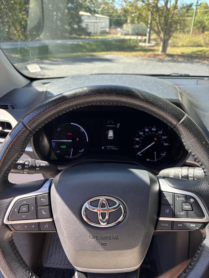 Toyota Sienna XLE FWD 7-Passenger (Natl) 2022