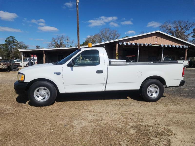 2002 Ford F-150 XL Short Bed 2WD