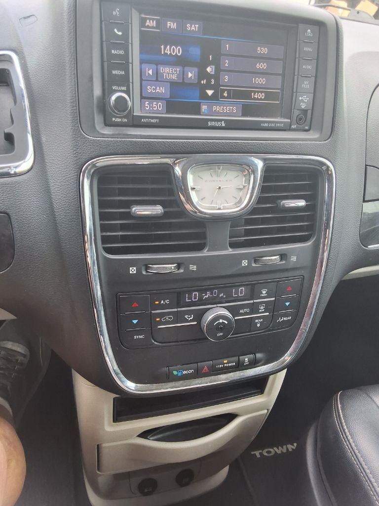 Chrysler Town & Country Touring 2013