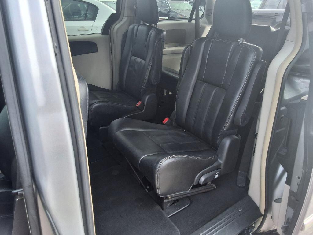 Chrysler Town & Country Touring 2013