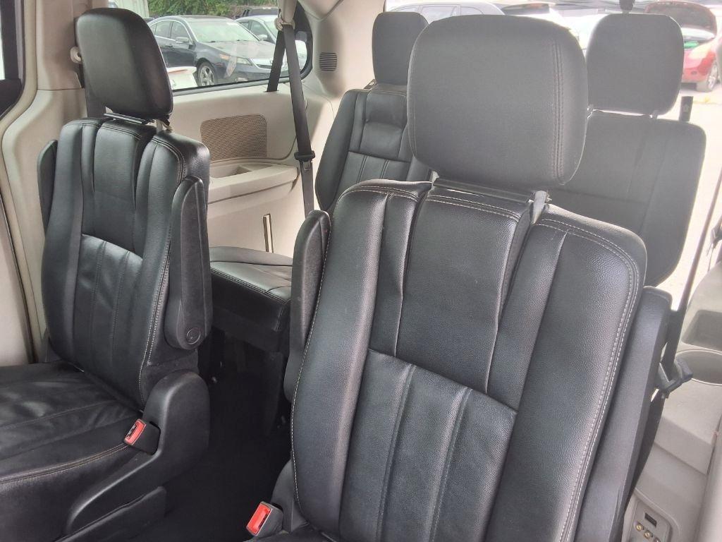 Chrysler Town & Country Touring 2013