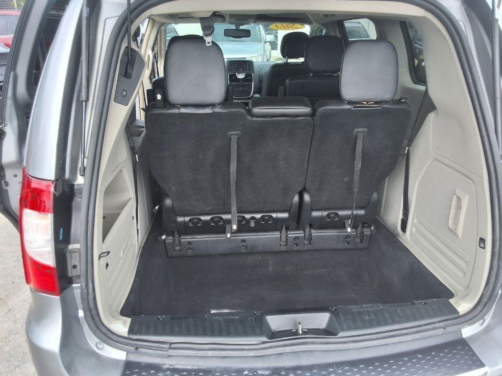 Chrysler Town & Country Touring 2013