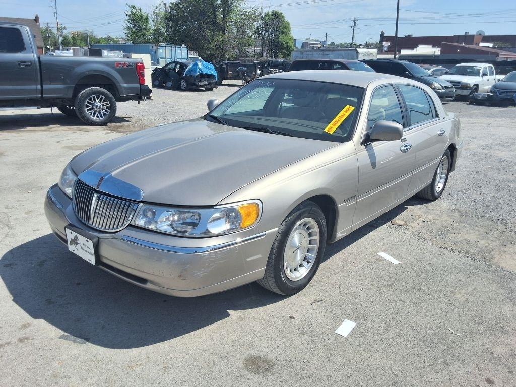 1999 Lincoln Town Car Executive