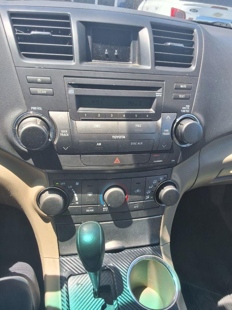 Toyota Highlander Base 4WD 2008
