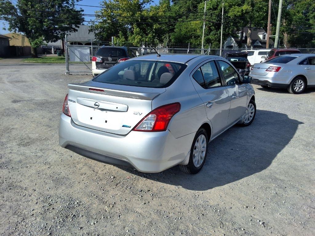 Nissan Versa 1.6 S 4A 2013