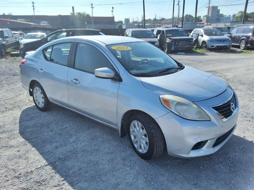 Nissan Versa 1.6 S 4A 2013