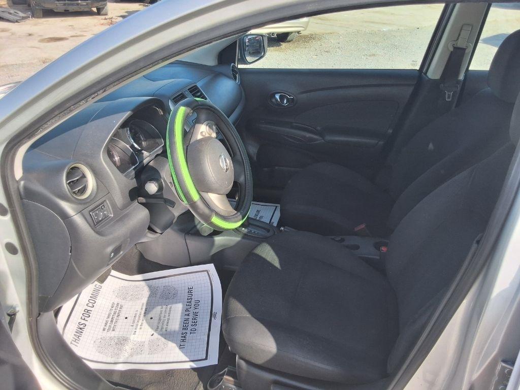 Nissan Versa 1.6 S 4A 2013