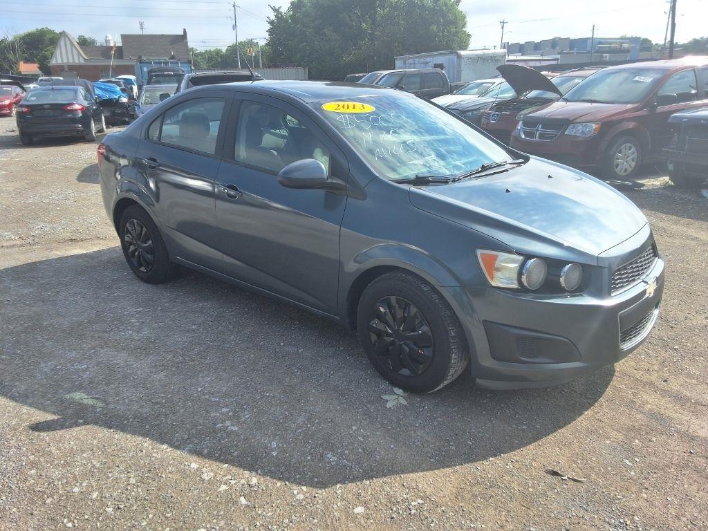 Chevrolet Sonic LS Auto Sedan 2013