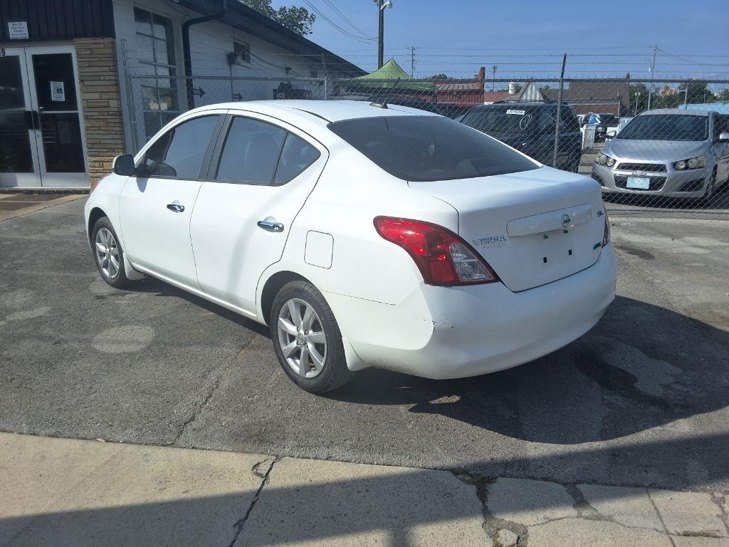 Nissan Versa 1.6 S Sedan 2012