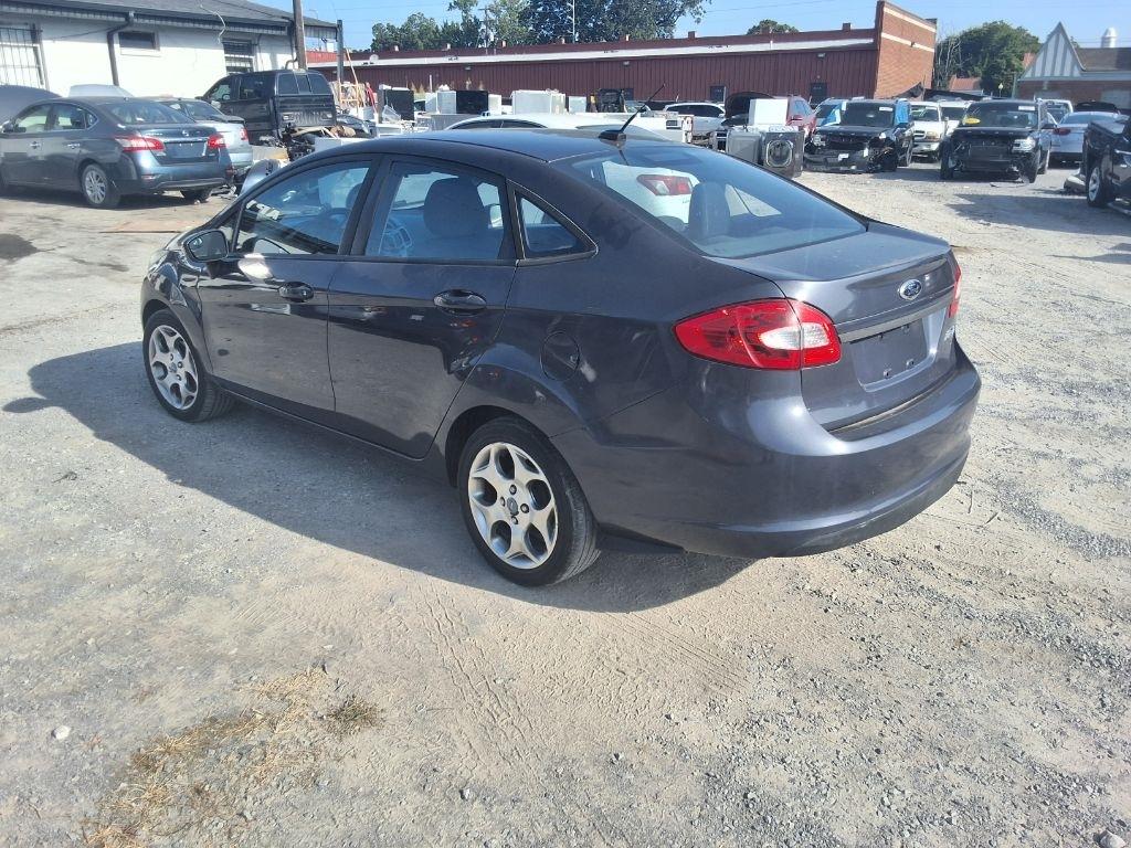 Ford Fiesta SE Sedan 2013