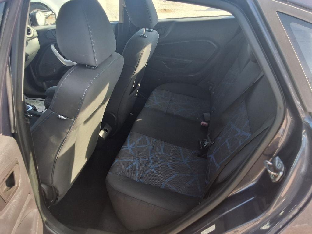 Ford Fiesta SE Sedan 2013