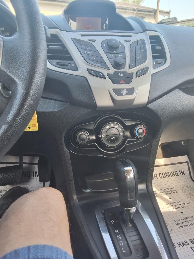 Ford Fiesta SE Sedan 2013