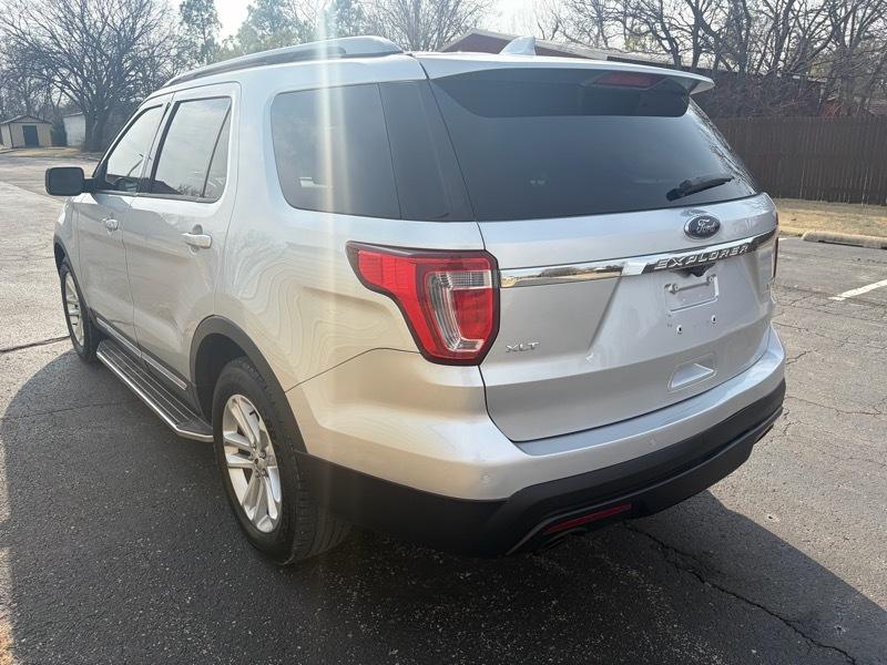Ford Explorer 2WD 4dr V6 XLT 2017
