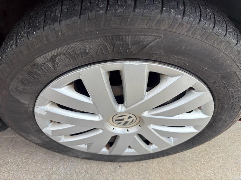 Volkswagen Jetta 2.5L w/ Sunroof 2014