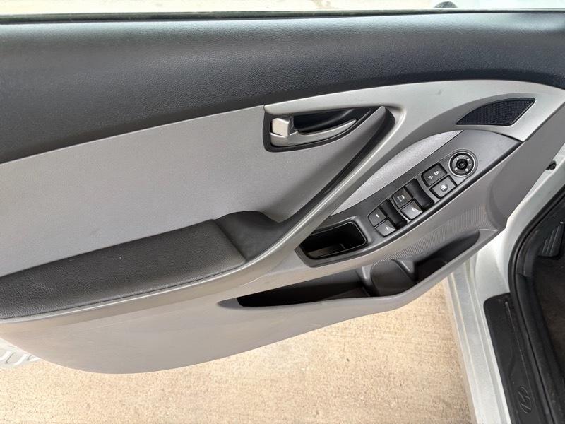 Hyundai Elantra 4dr Sdn Auto SE 2016