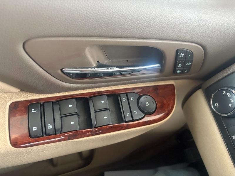 GMC Yukon 4WD 4dr 1500 SLT 2011