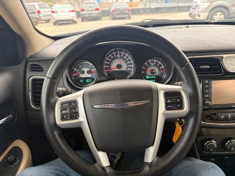 Chrysler 200 4dr Sdn Limited 2012