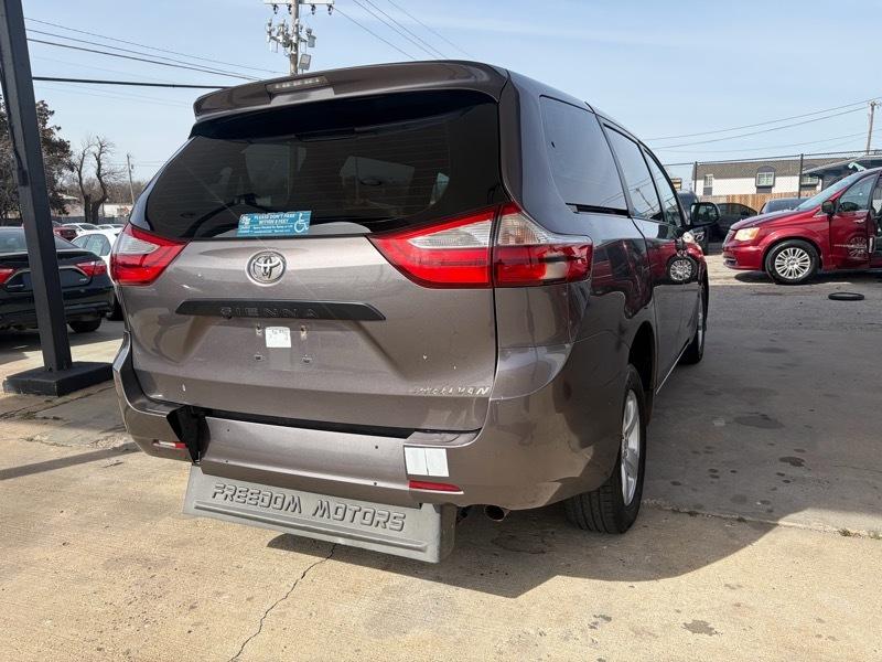 Toyota Sienna 5dr 7-Pass Van CE FWD (Natl) 2015