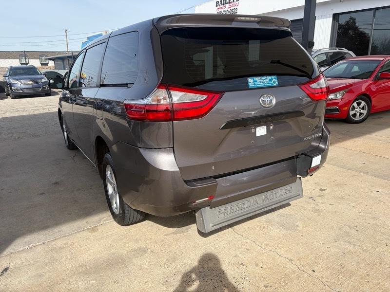 Toyota Sienna 5dr 7-Pass Van CE FWD (Natl) 2015